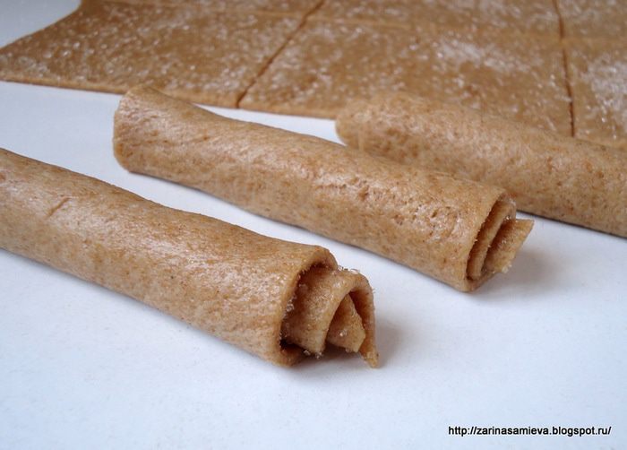 Трубочки песочно-дрожжевые из цельнозерновой муки