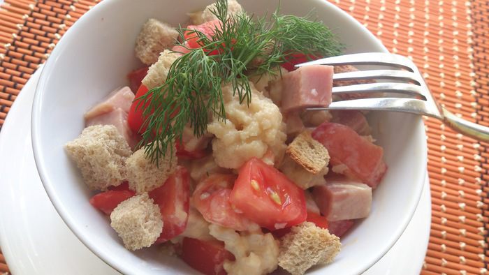 Салат с цветной капустой и йогуртовым соусом