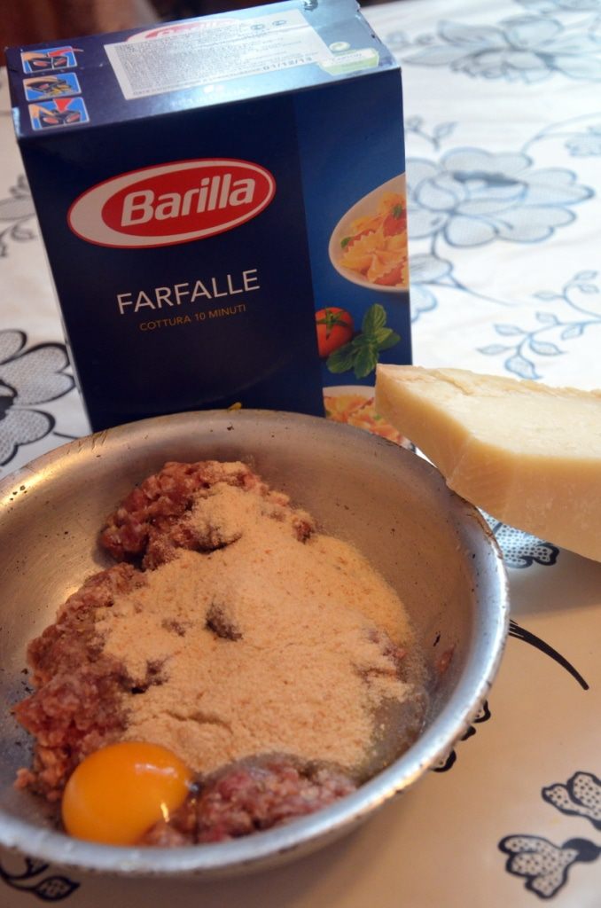 Фарфалле с рагу из фрикаделек