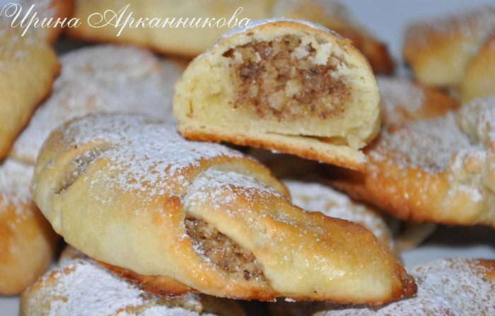 Творожные рогалики с орехами