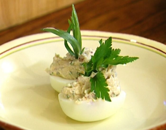 Селедочное масло с горчицей и тархуном