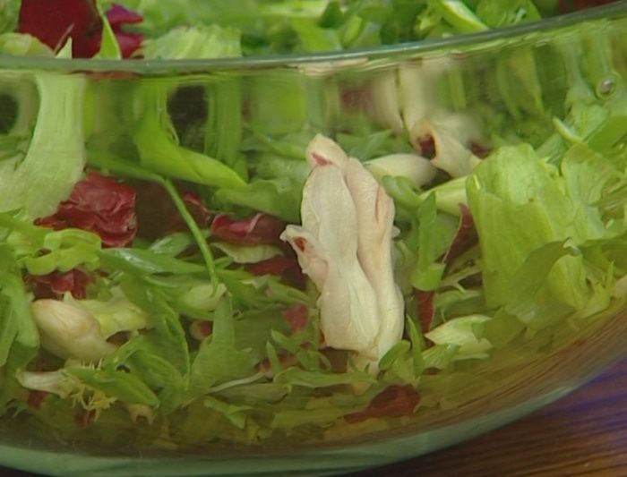 Салат с балыком и руколой
