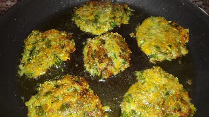 Кабачково-тыквенная запеканка с зеленью и овсяными хлопьями