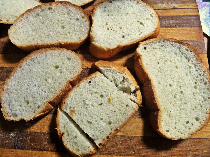 Гренки с овощами под сыром