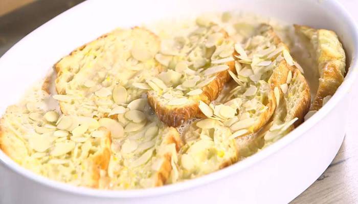 Bread-and-butter pudding 