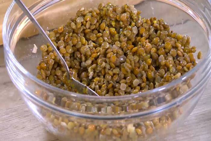 Тосты с чечевицей и капустой 