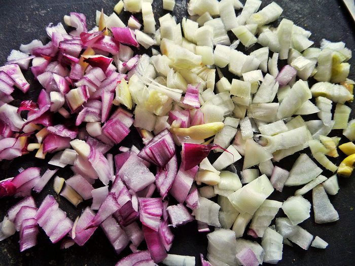 Куриная печень с овощами и гречкой