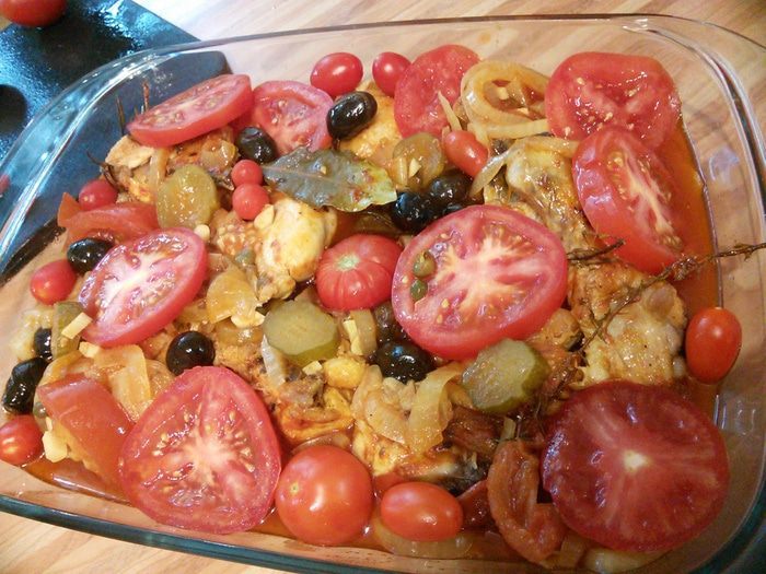 Курица, тушеная с помидорами по-средиземноморски 