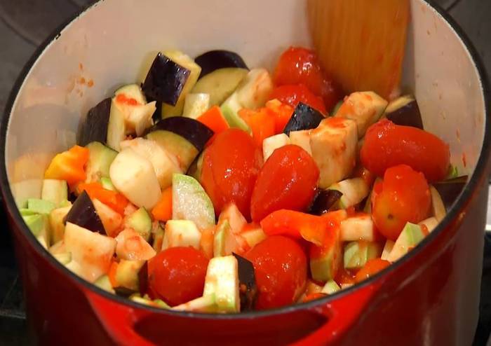 Капоната с кабачком и картофелем