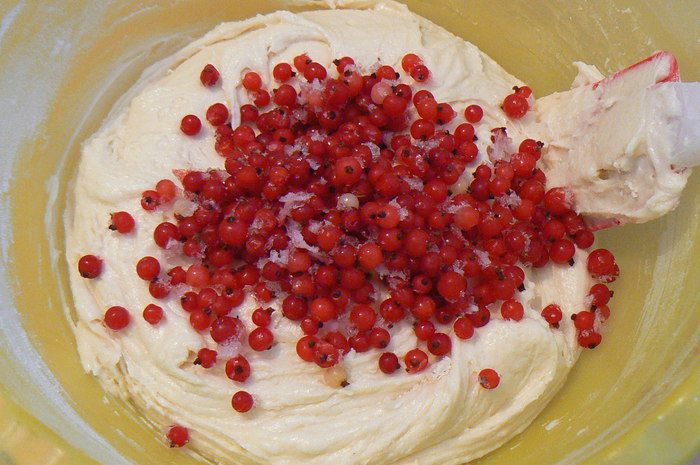 Маффины с красной смородиной 