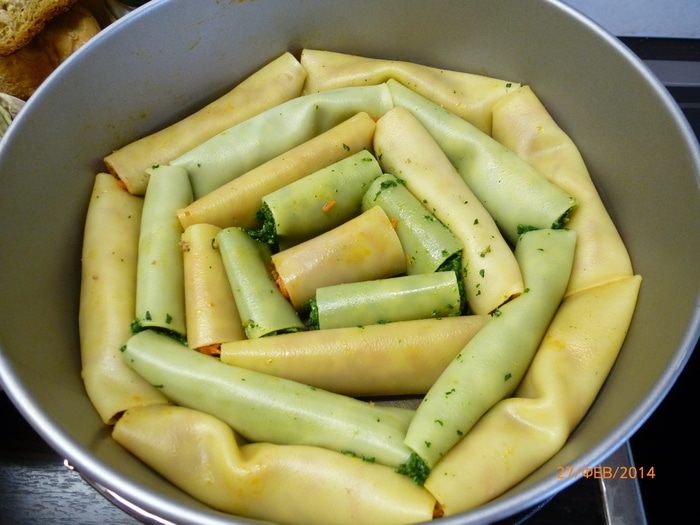 Пирог из каннеллони с мясом и шпинатом