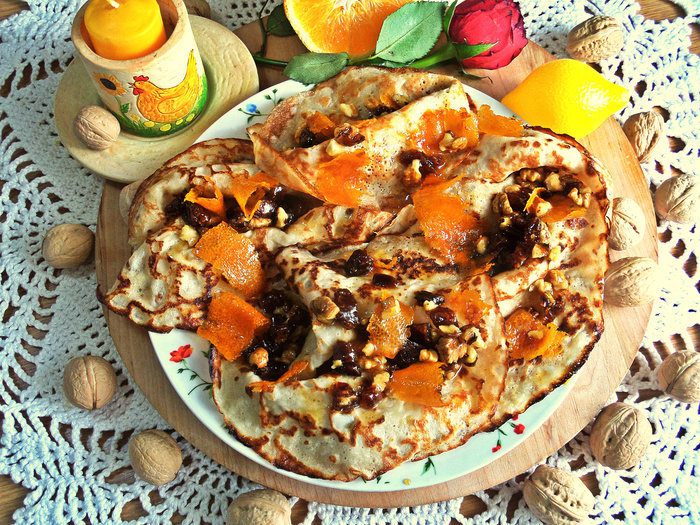 Блины с кокосом под апельсиновым соусом