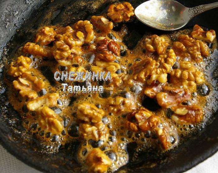 Салат с курицей, апельсином и карамелизированными орехами