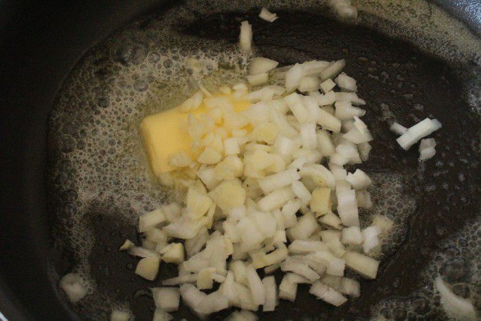 Запеченная форель с соусом из шпината