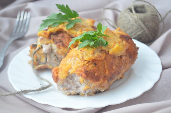 Крученики из свинины с хурмой 