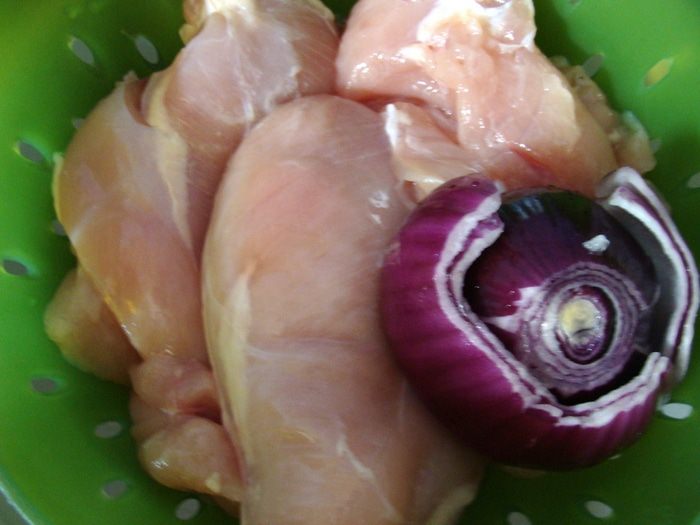 Шарики из куриного филе со шпинатом и кунжутом