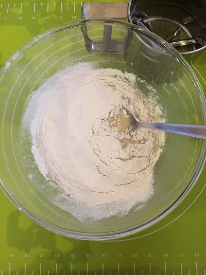 Коса с творогом и персиками