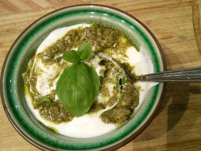 Макаронный пирог с базиликовым соусом