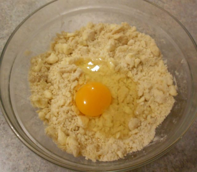 Пирог-цветок с персиками