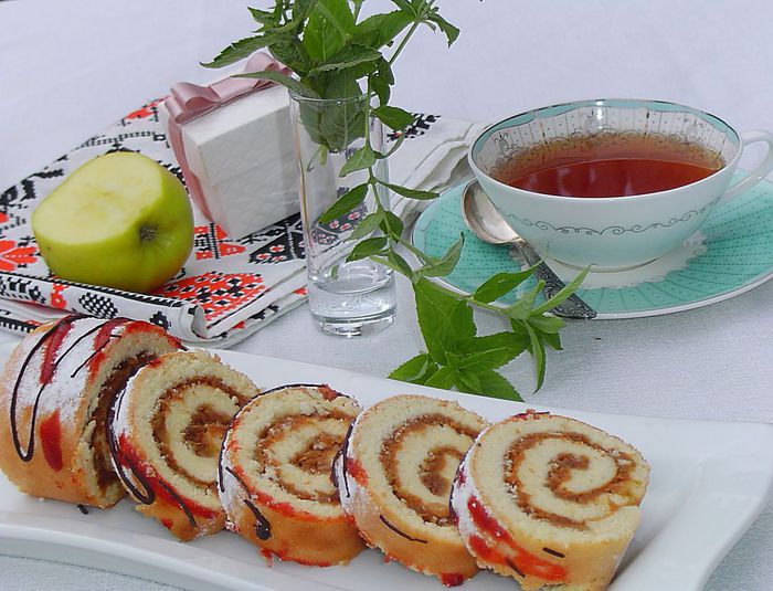Яблочный рулет