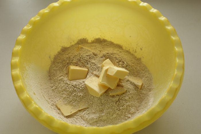 Тарт с капустой и перепелиными яйцами