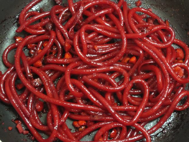 Паста с орехами и свекольным соком