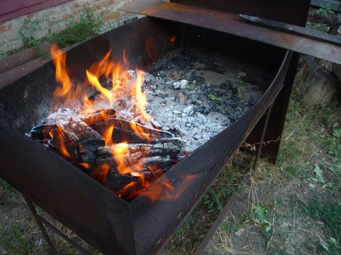 Скумбрия на гриле по-домашнему с базиликом и лимоном