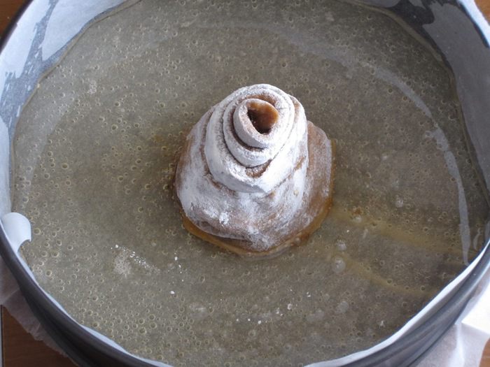 Кофейный пирог-спираль с карамелью