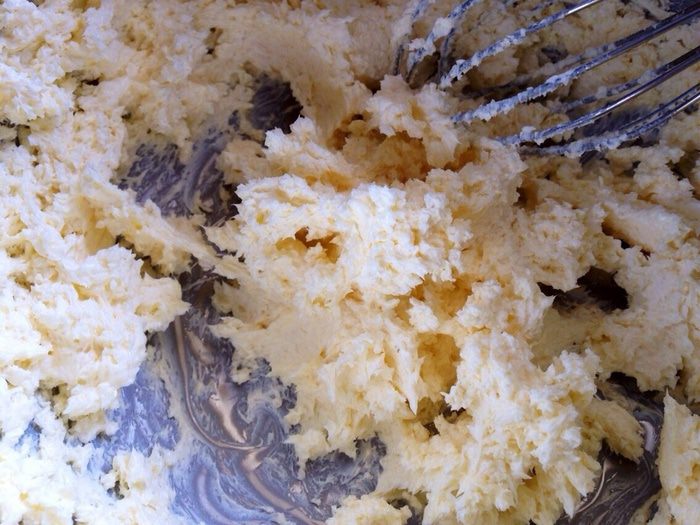 Пирог с карамелизированными грушами