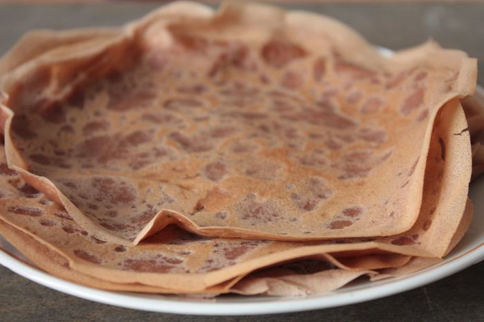 Муссовый торт с шоколадными блинами