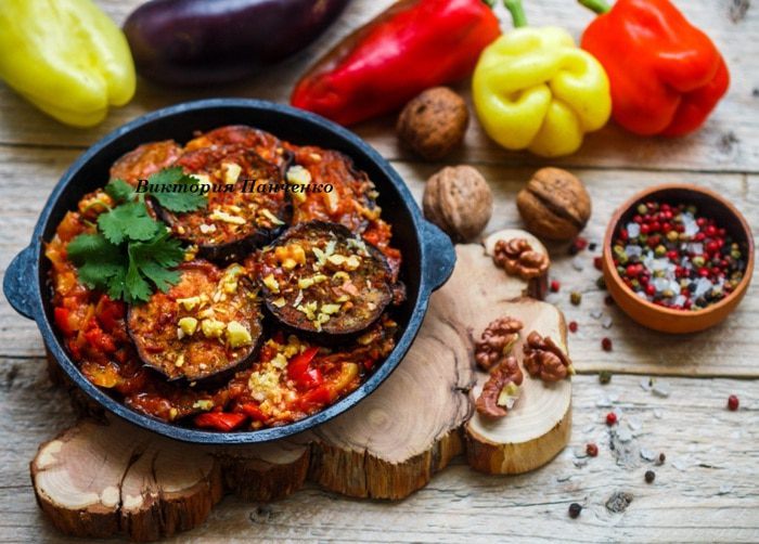 Закуска из баклажанов, перцев и томатов