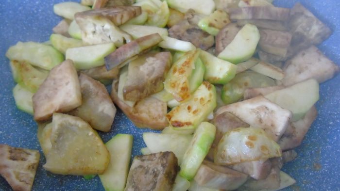 Сметанный тарт с овощами и фетой
