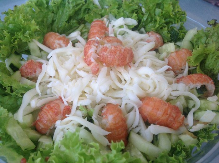 Салат с раковыми шейками