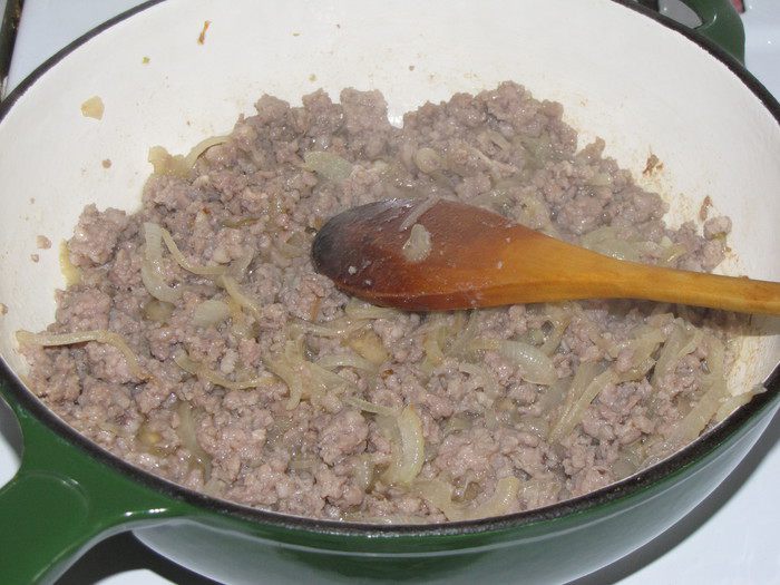 Пирог с мясом и тыквой на томатном тесте