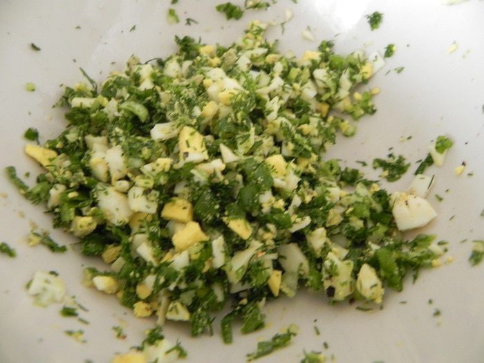 Картофельно-творожные пирожки с зеленью и яйцом