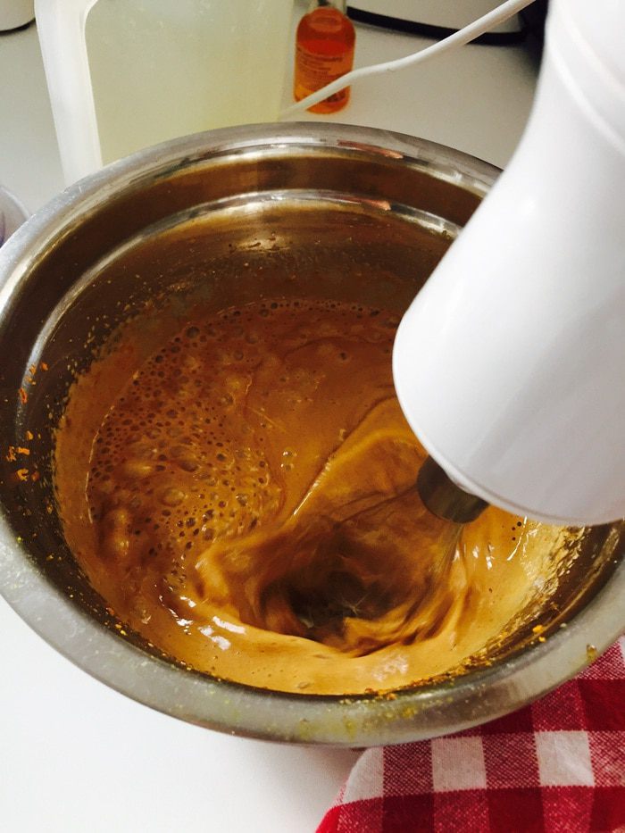 Апельсиновый кекс с шоколадом и лесными орехами