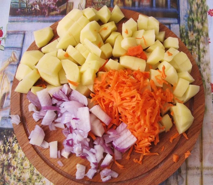 Зеленые щи с потрошками