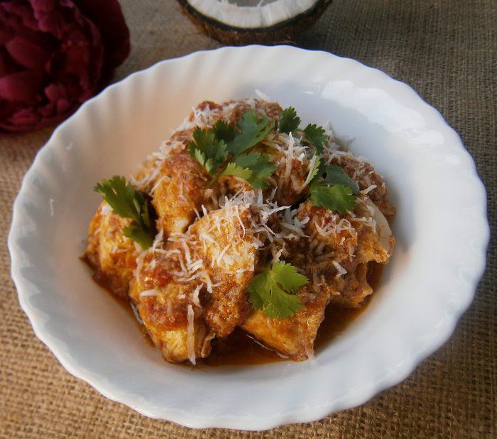 Куриное филе в томатно-кокосовом соусе