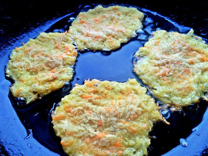 &amp;quot;Драники&amp;quot; морковно-картофельные с килечкой