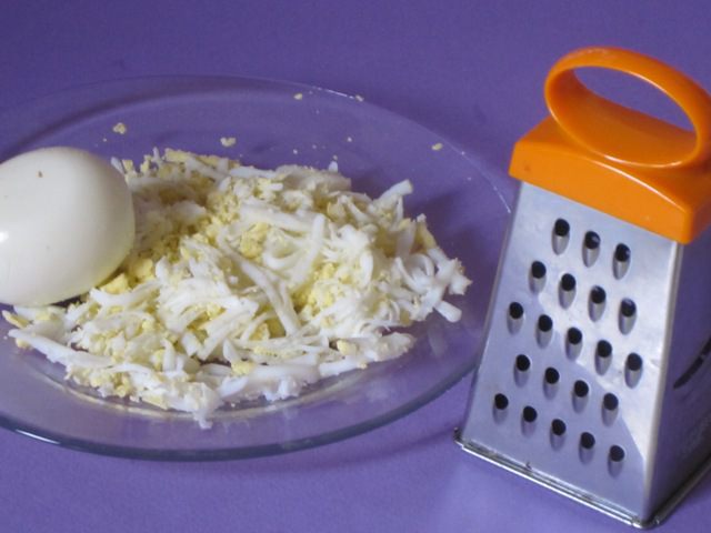 Мясной слоеный салат