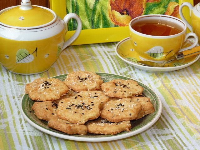 Сырное печенье с тмином и кунжутом