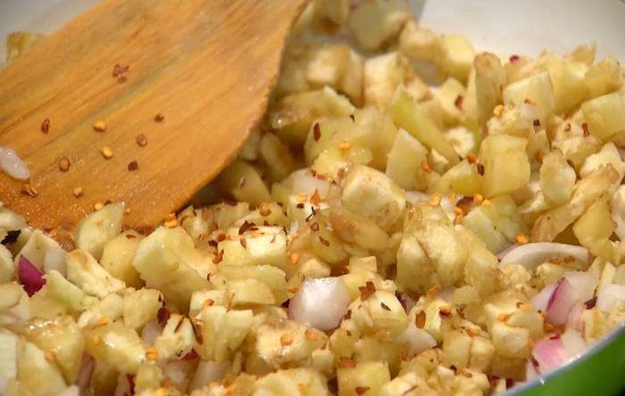 Фаршированные баклажаны с пармезаном и козьим сыром