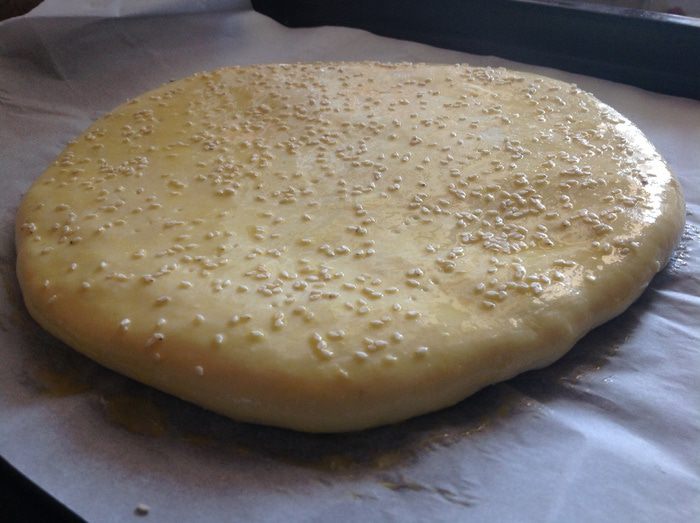 Лепешка из творожного теста с сыром и зеленью