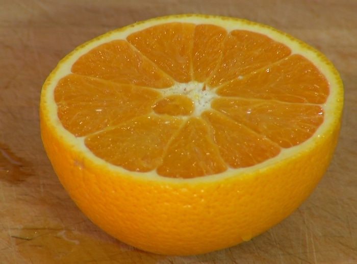 Семга с салатом из цикория, фенхеля и редиски 