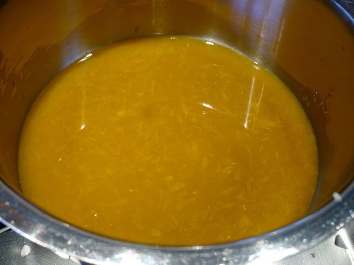 Апельсиновый пирог с белым шоколадом и клюквой