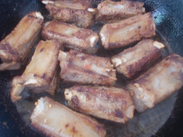 Ребрышки с черносливом и коньяком