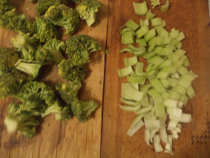 Гречневая каша с брокколи, морковью и сельдереем