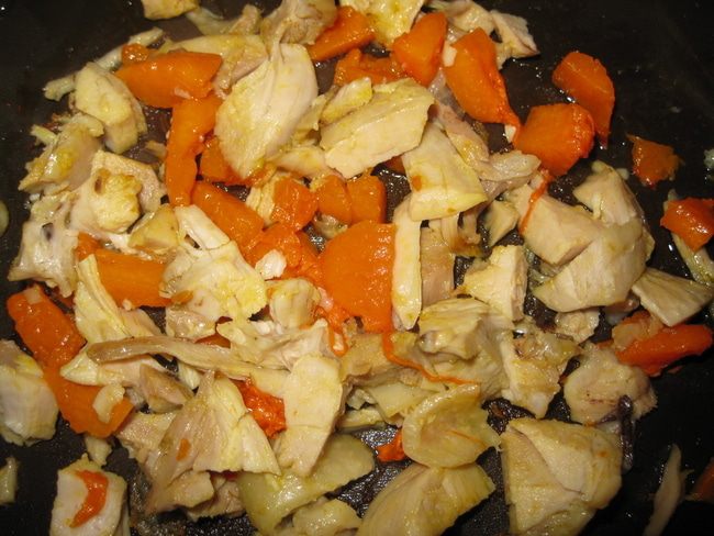 Жаркое с курицей и пшеном в тыквенном горшочке