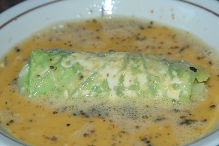 Капустные рулетики с куриным филе и брынзой