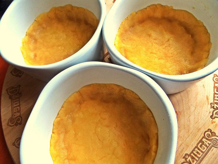 Нежное пирожное с персиками